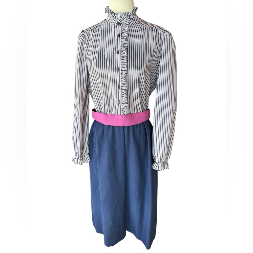 1970s Ruffled, Striped & Front Half Button‎ Down Career Dress